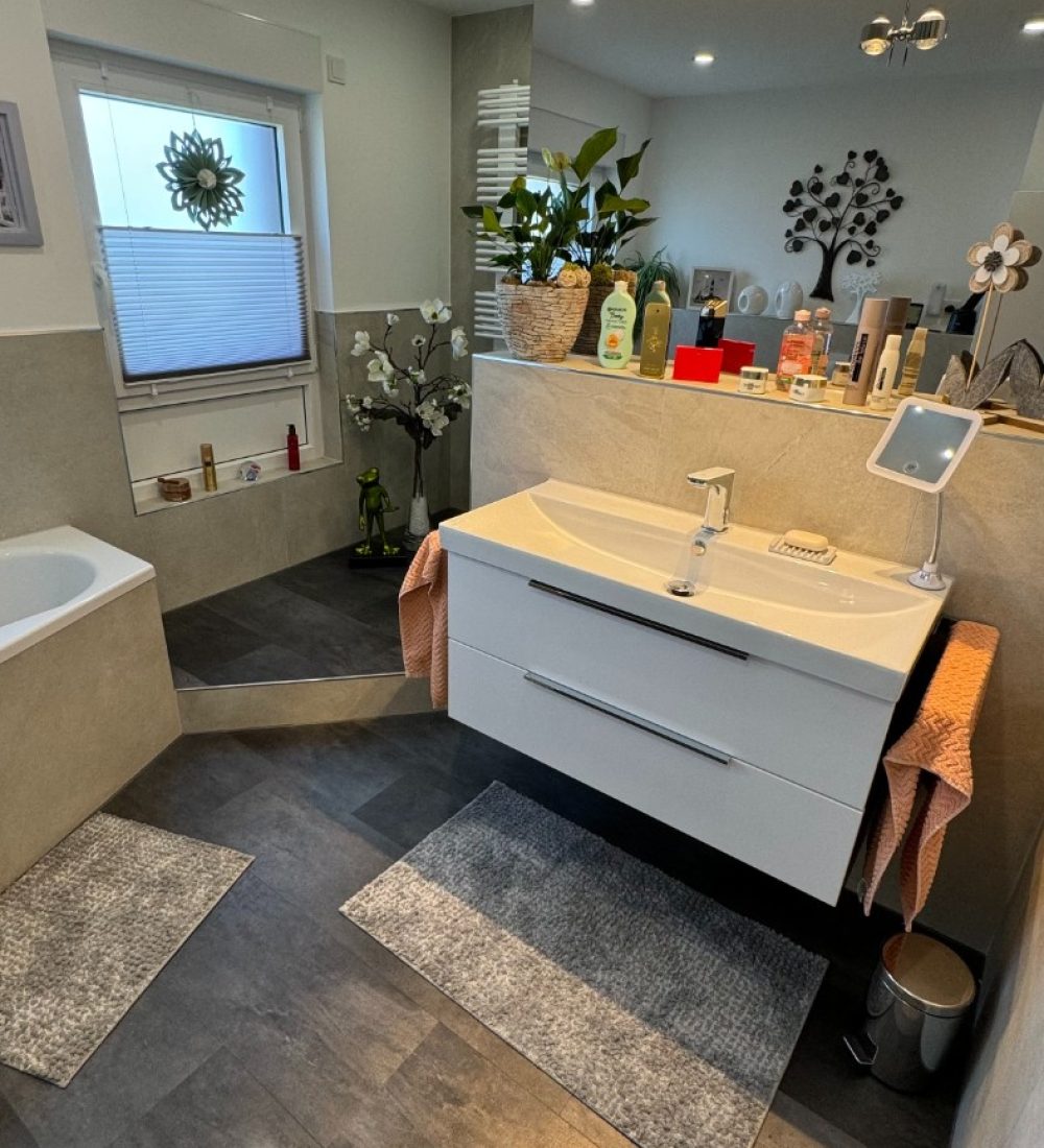 Komplettbadsanierung mit Eckbadewanne und Dusche in Duisburg - Walsum 1